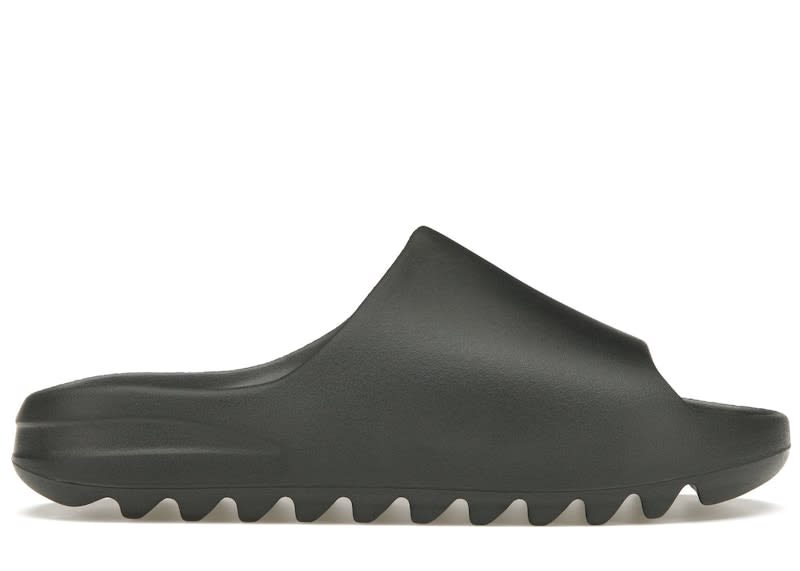 adidas-Yeezy-Slide-Dark-Onyx-Product_pyugsv_030f20dc-0cb8-4d94-ba34-b231554b96c6.jpg